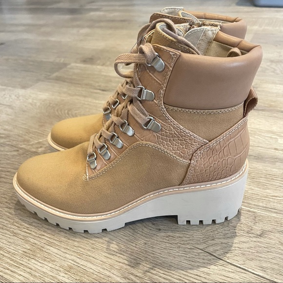 Dolce Vita round toe combat boots lace up NEW - Picture 1 of 9